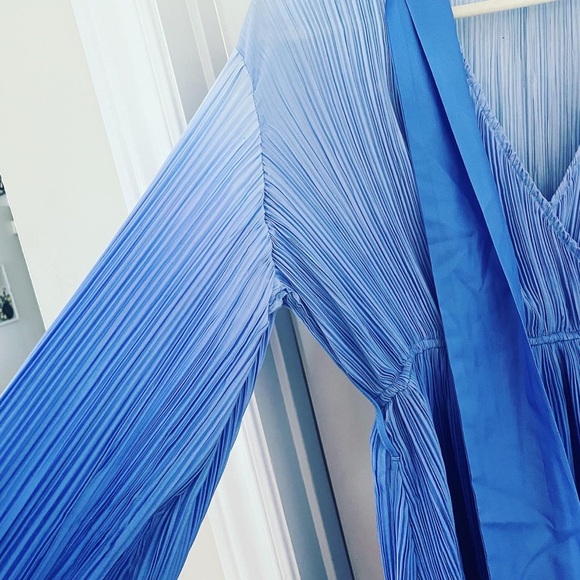 Never worn blue ombré balloon sleeve dress - Picture 2 of 3